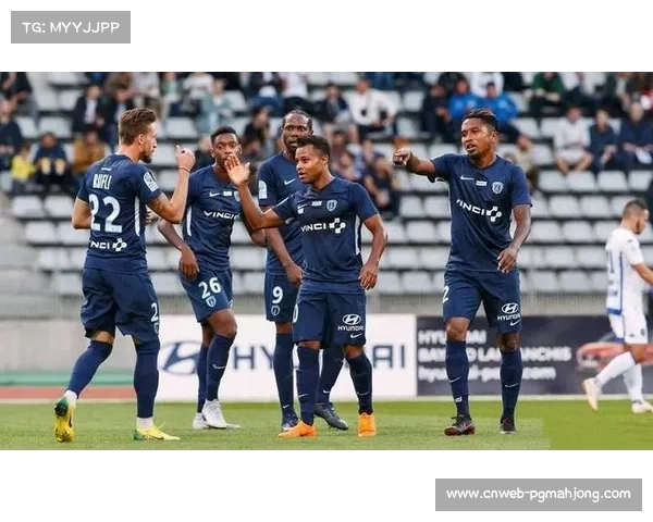 朗斯5-0大胜巴黎FC登顶法甲，韦斯利·赛义德发挥出色